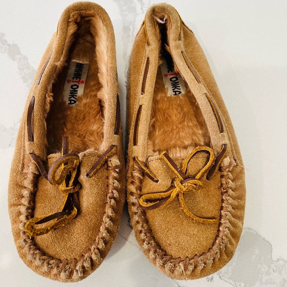 MinneTonka Moccasins Girls Size 6